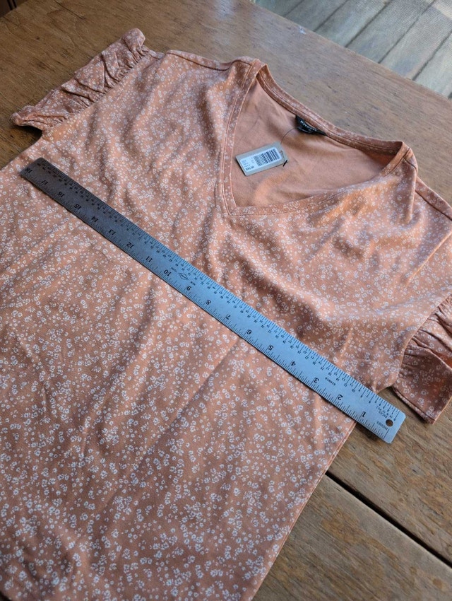 RW&CO Floral T-Shirt Small NWT - photo 3