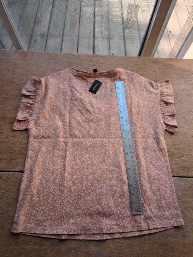 RW&CO Floral T-Shirt Small NWT - photo 4