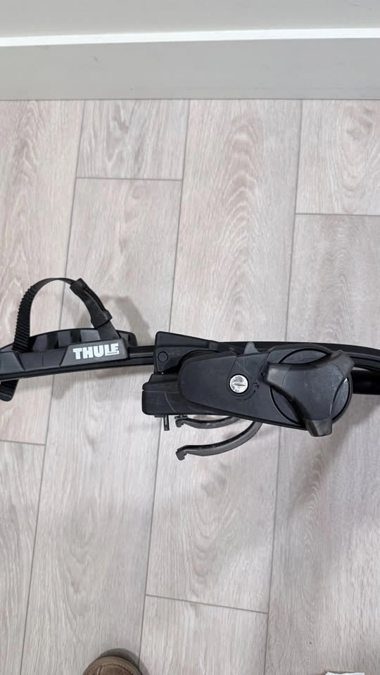 Thule ProRide XT Roof Bike Rack + Locks - photo 3