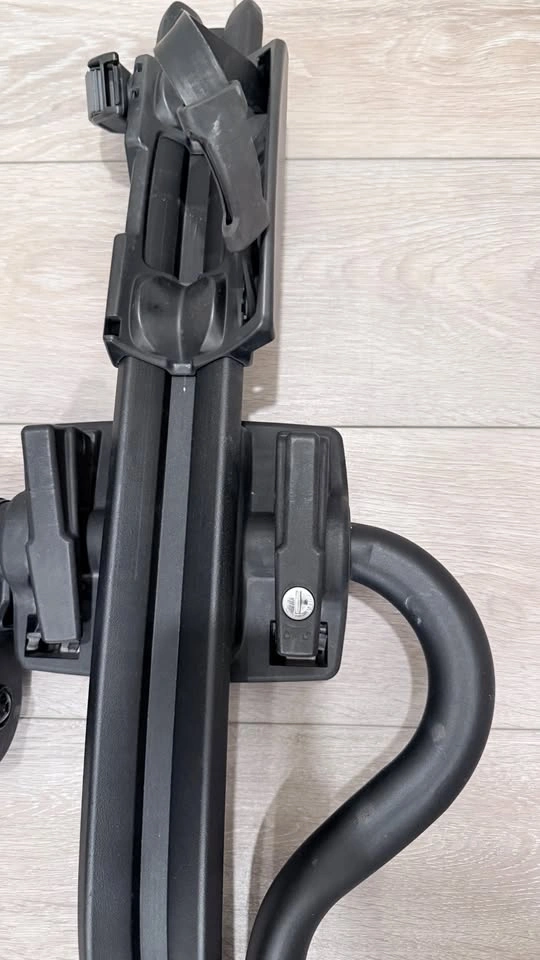Thule ProRide XT Roof Bike Rack + Locks - photo 4