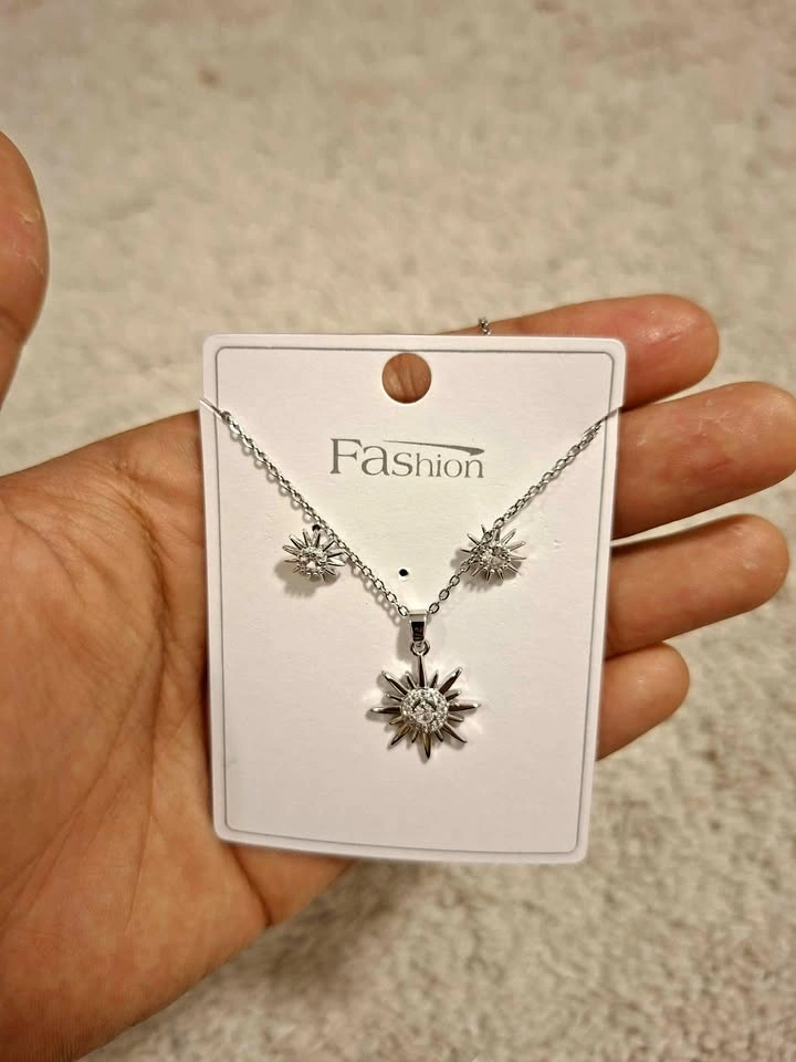 Women/Girls Necklace with tops