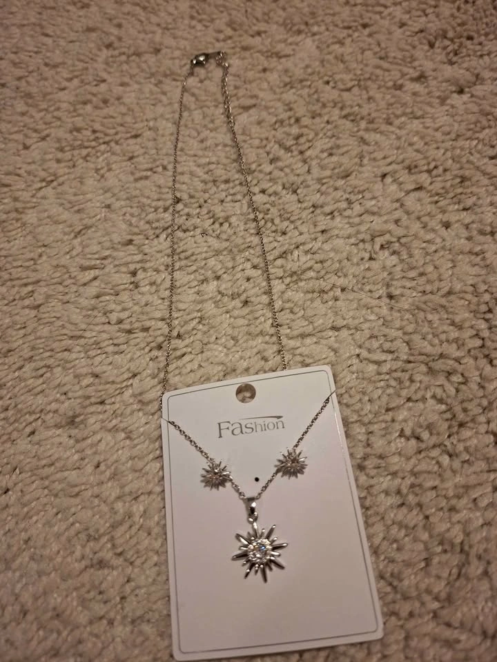 Women/Girls Necklace with tops - photo 2