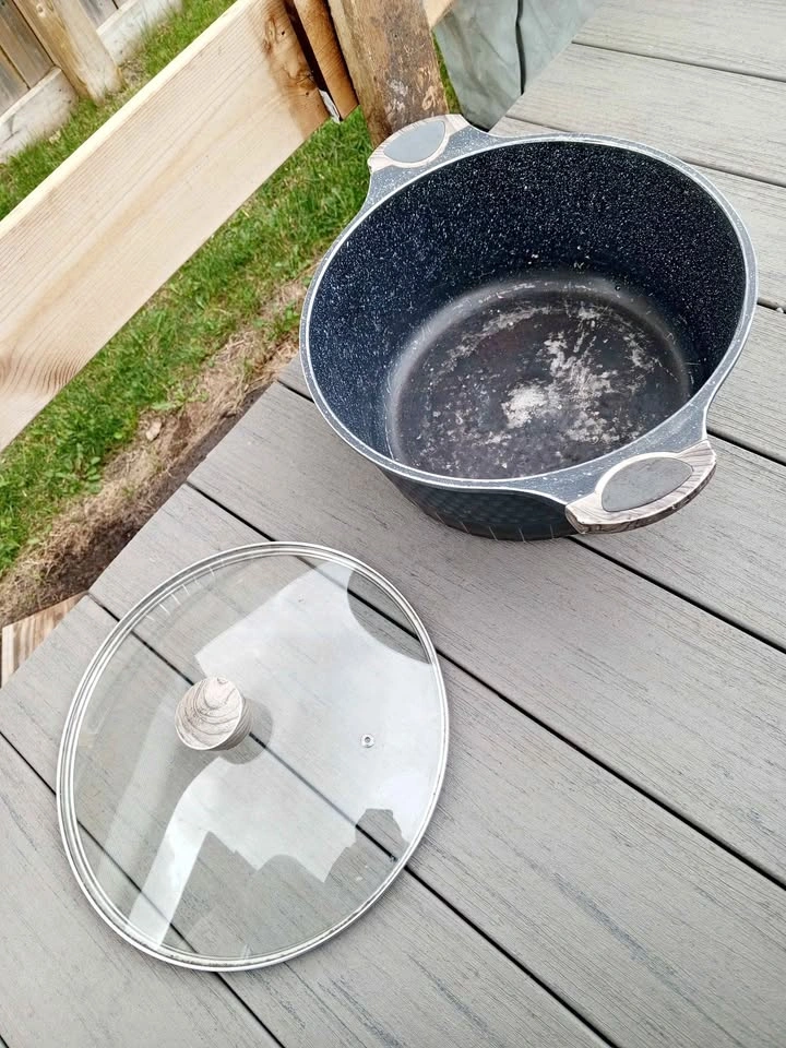 Pot with glass cap
