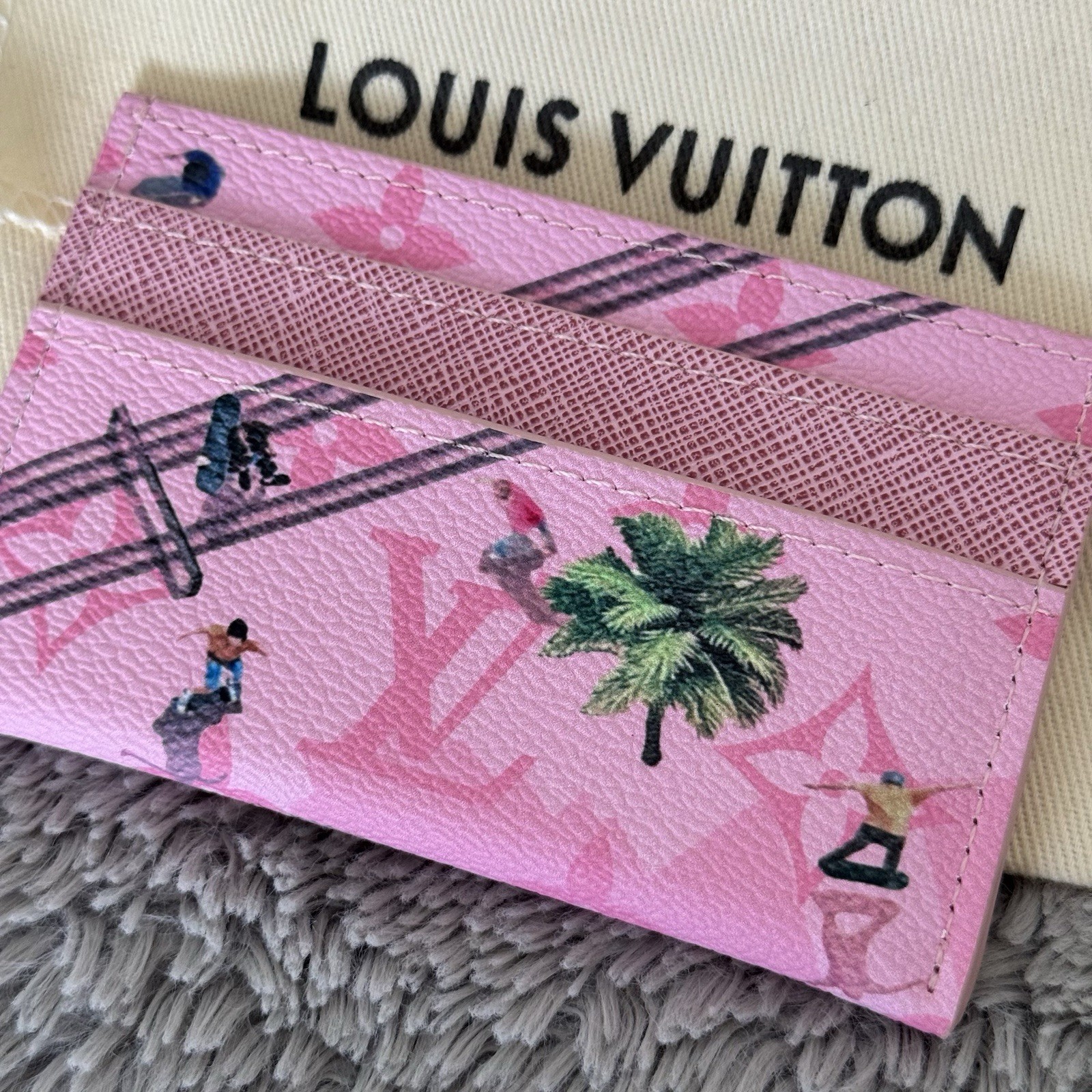 Louis Vuitton Pink Skateboard Summer Cardholder - photo 3