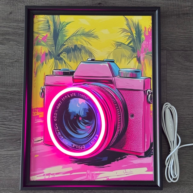 LED Wall Light "Camera" - Retro Palm Tree Design