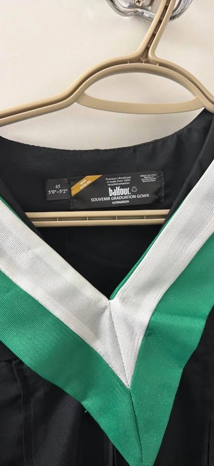 🎓 Graduation Gown for Sale 🎓 - photo 3