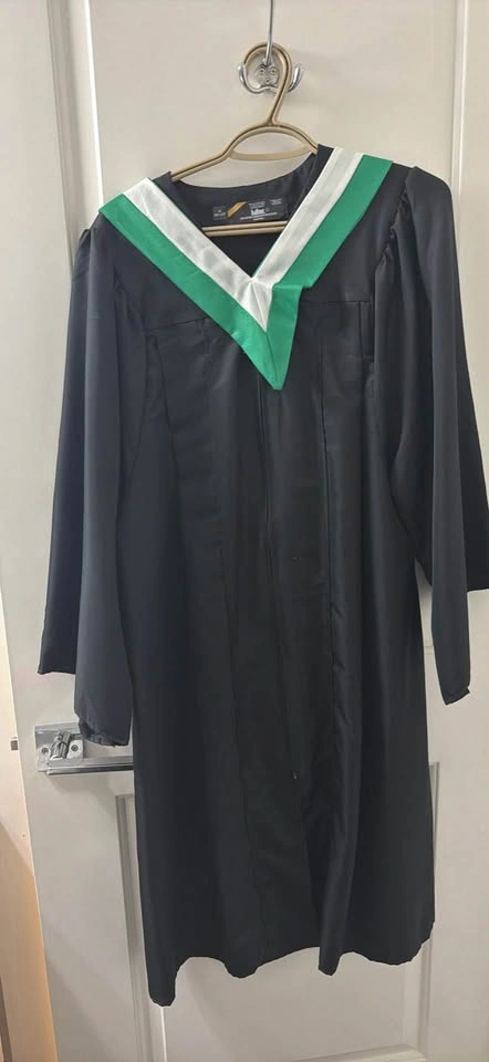 🎓 Graduation Gown for Sale 🎓 - photo 4