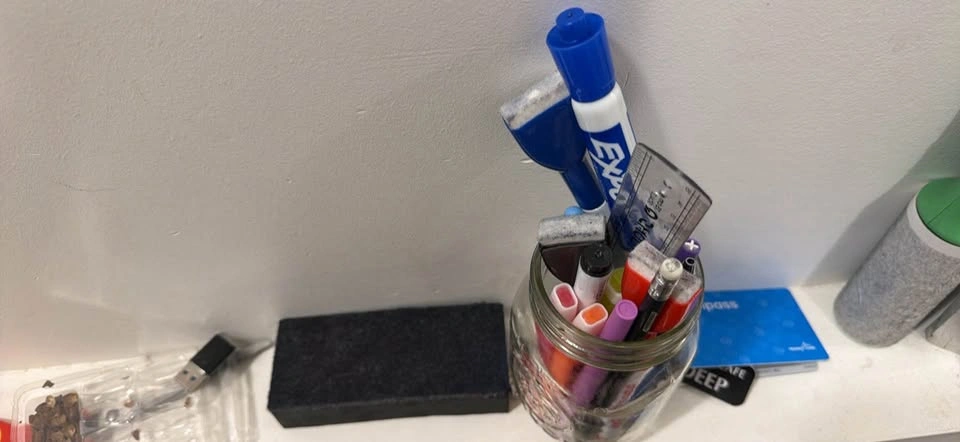 White Board with Markers & Duster - photo 4