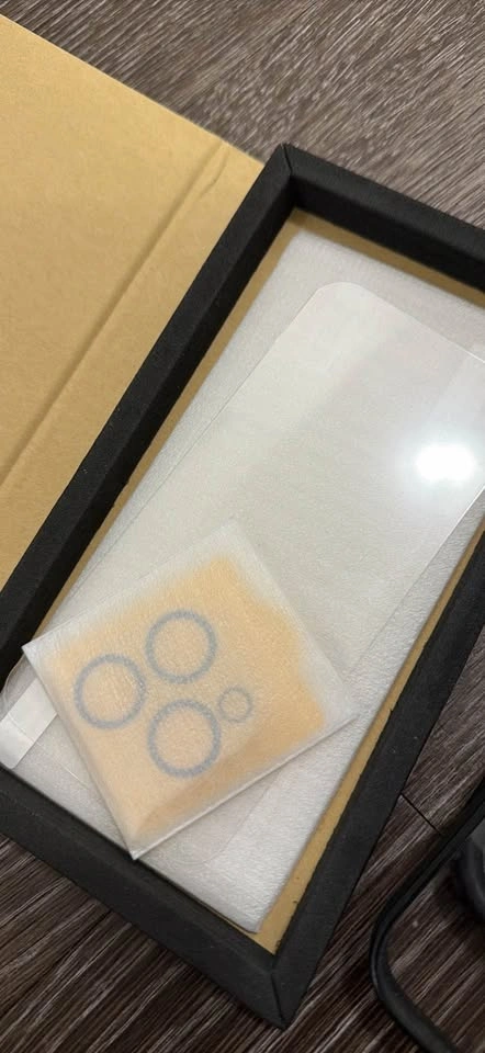 iPhone Screen Protector - photo 2