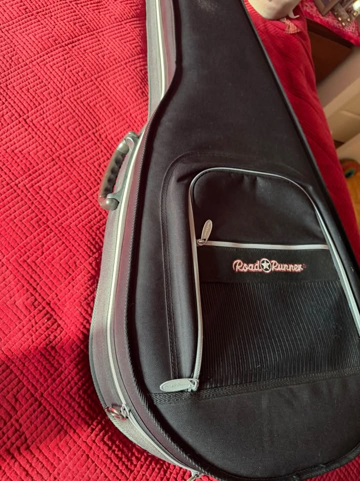 Road Runner Polyfoam Classical Guitar Case - photo 2