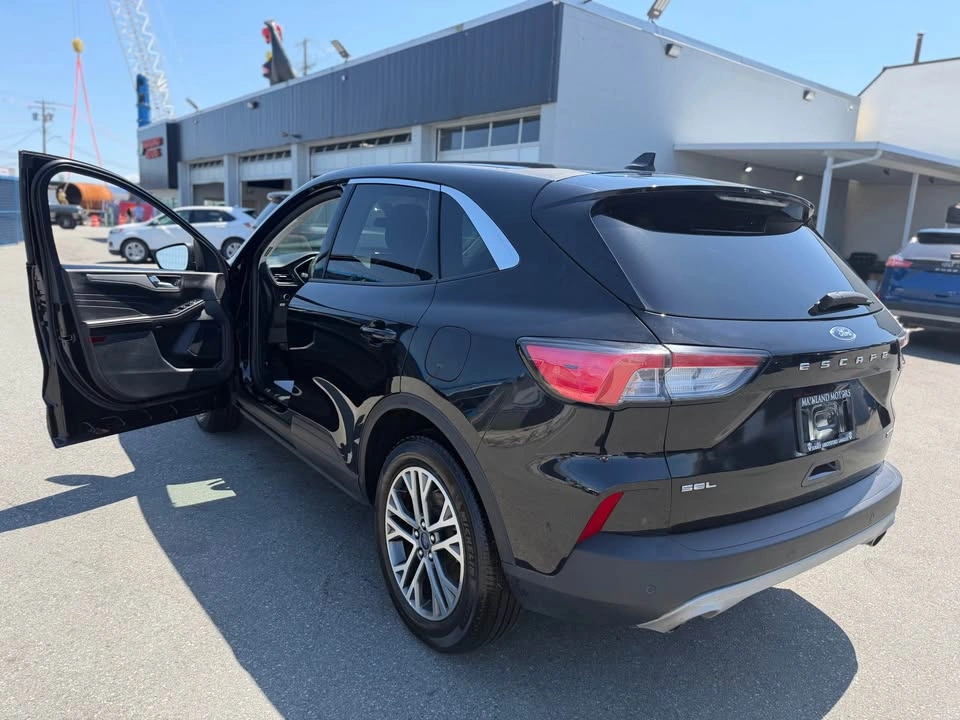 2022 Ford Escape Plug-in Hybrid - photo 3