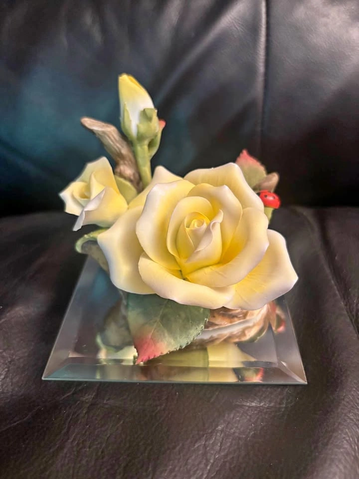 Vintage Lefton White Rose & Ladybug Figurine #04271 1984