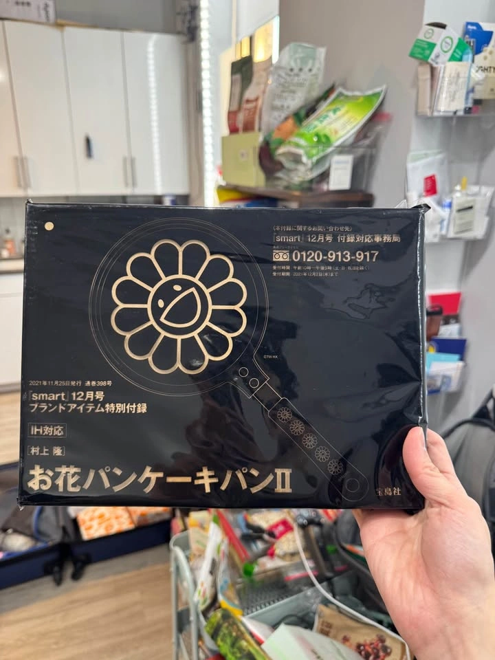 Takashi Murakami Flower Pancake Pan Collectible - photo 4