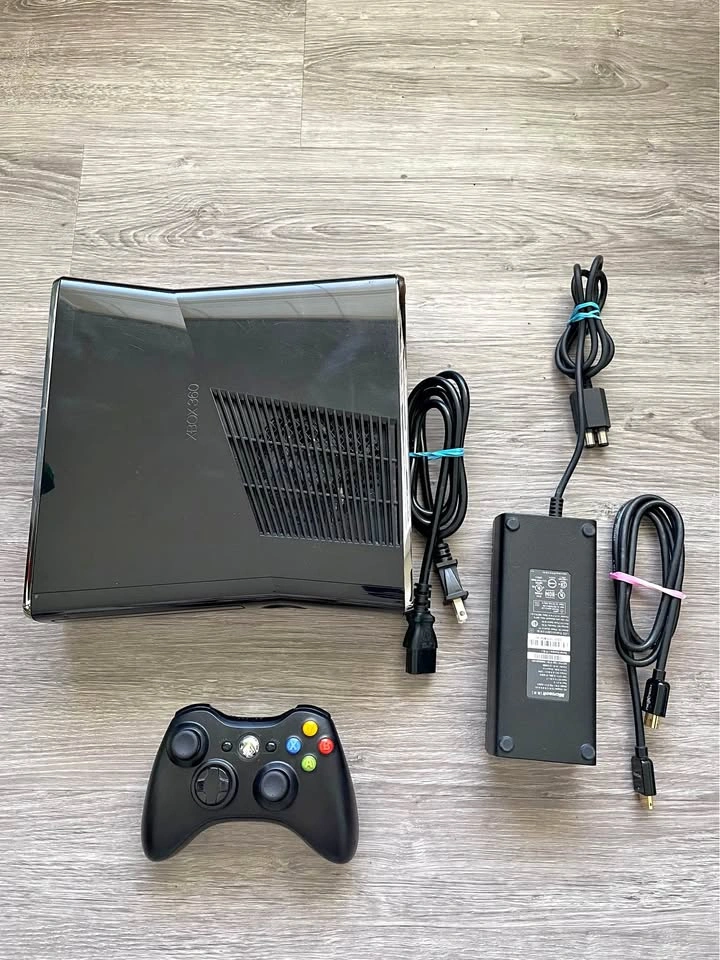 Xbox 360 with controller