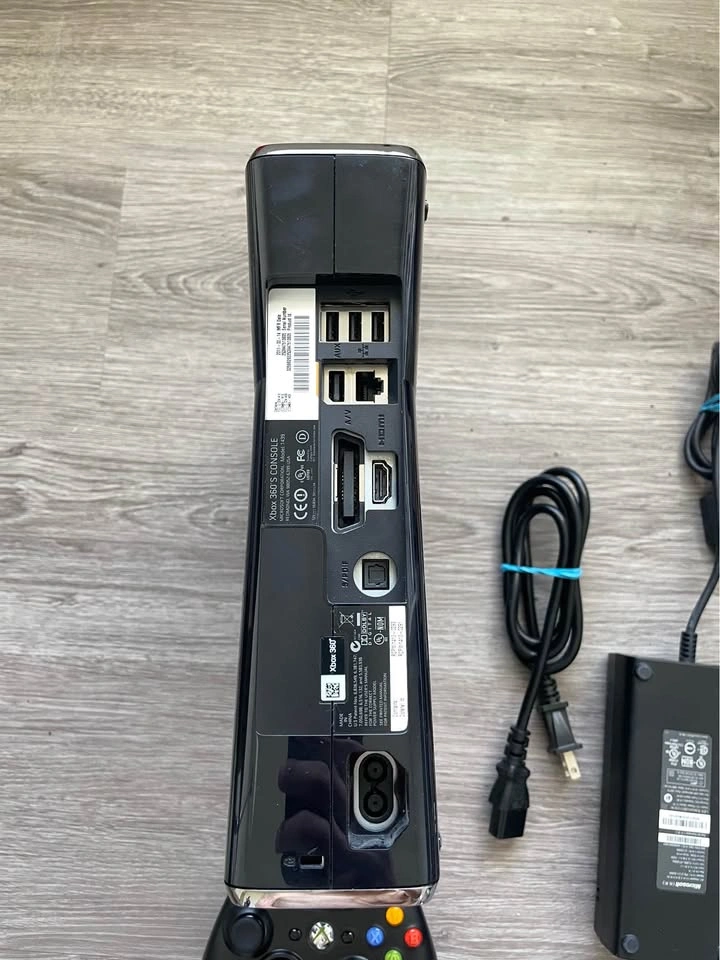 Xbox 360 with controller - photo 2