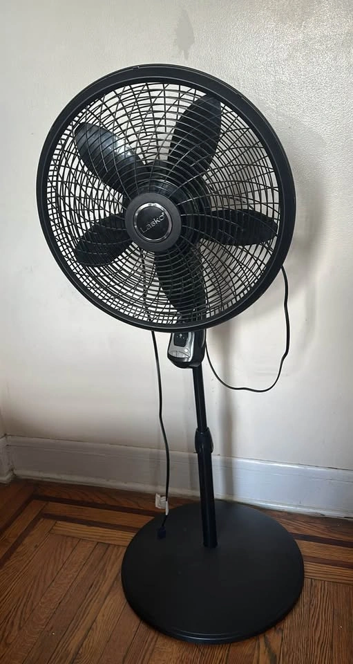 Lasko Standing Fan With Remote Control - photo 2