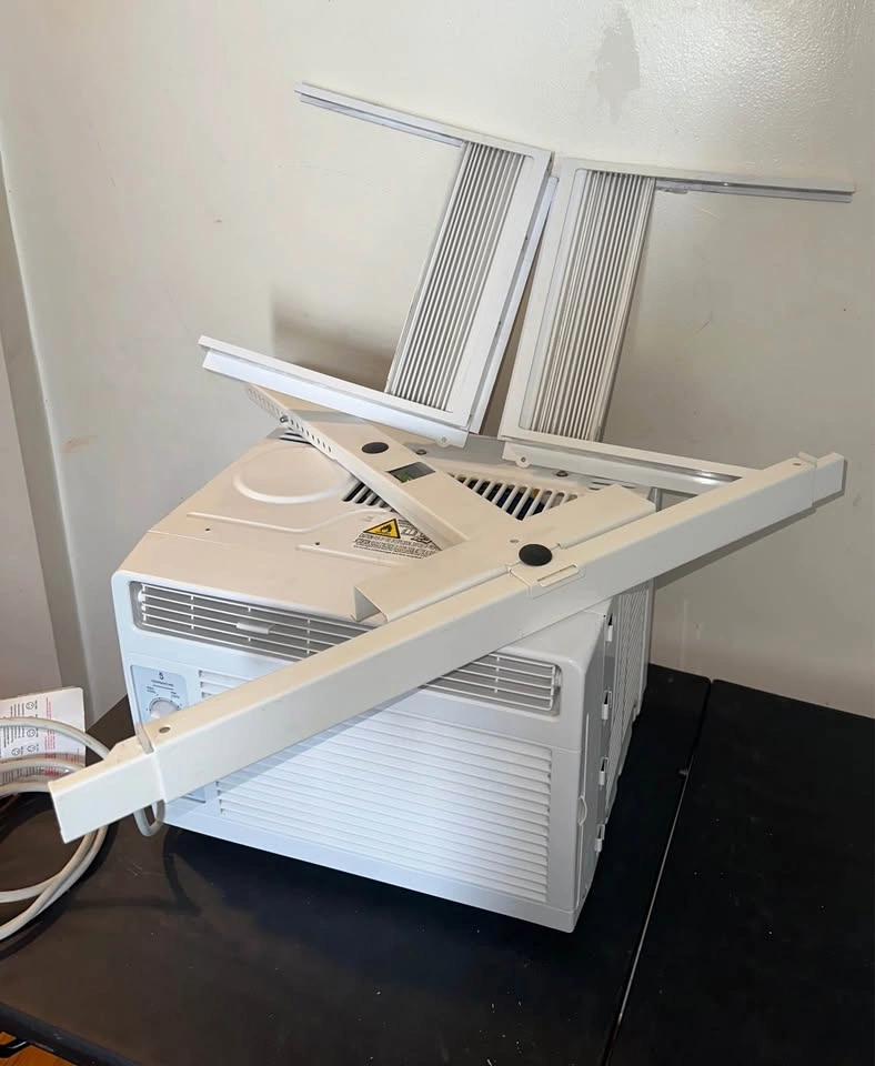 Window Air Conditioner 5000 BTU – Good Working Condition - photo 2
