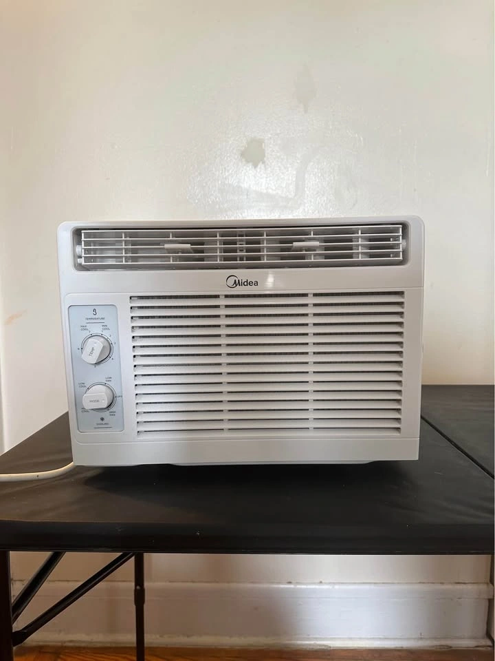 Window Air Conditioner 5000 BTU – Good Working Condition - photo 3