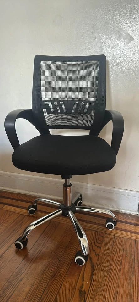 Mesh Office Chair – Good Condition - photo 2