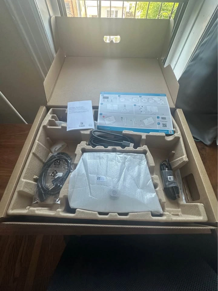 Dell Desk Monitor – Perfect Condition - photo 2