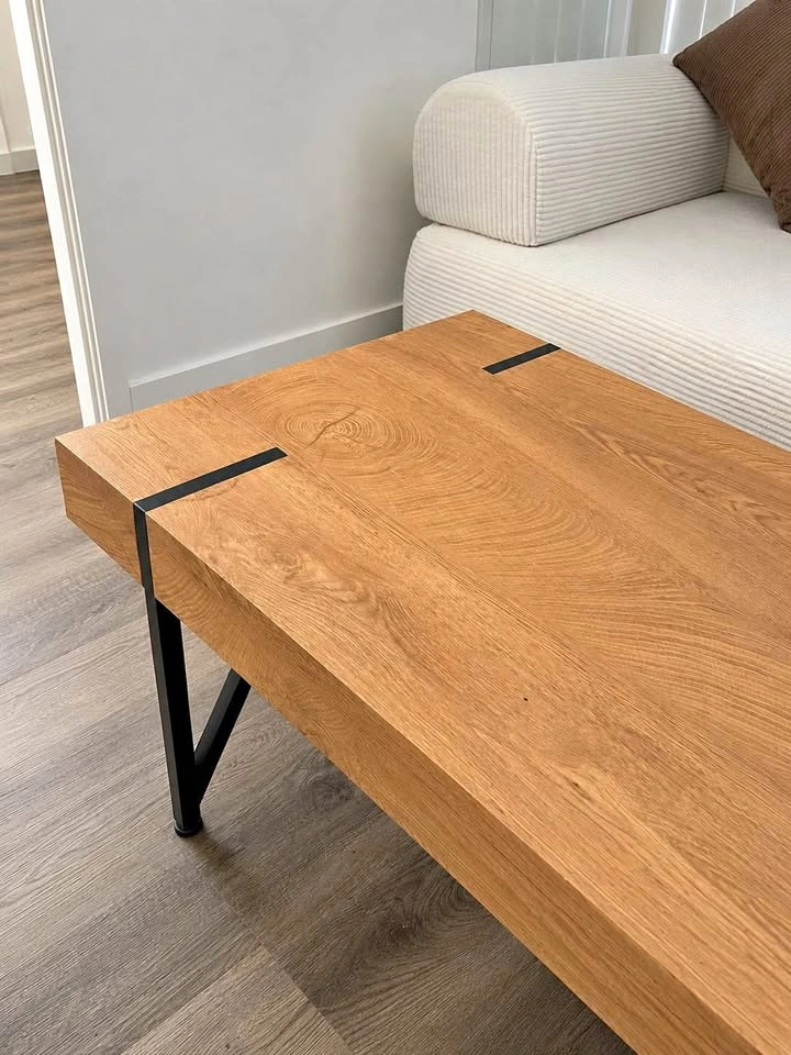 Oak wood coffee table