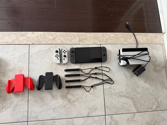 Nintendo Switch OLED - all original accessories + EXTRAS