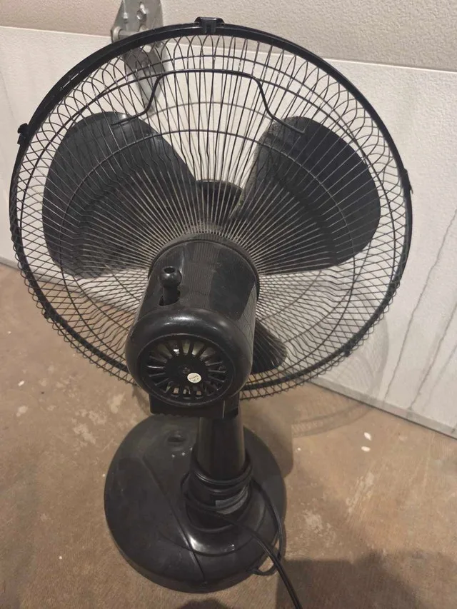 18" Table Fan - photo 2