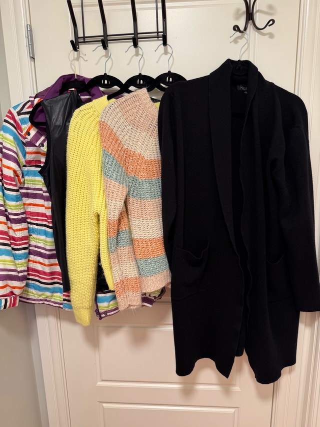 Women’s Clothing Bundle Size M – Sweaters, Cardigan & Vest