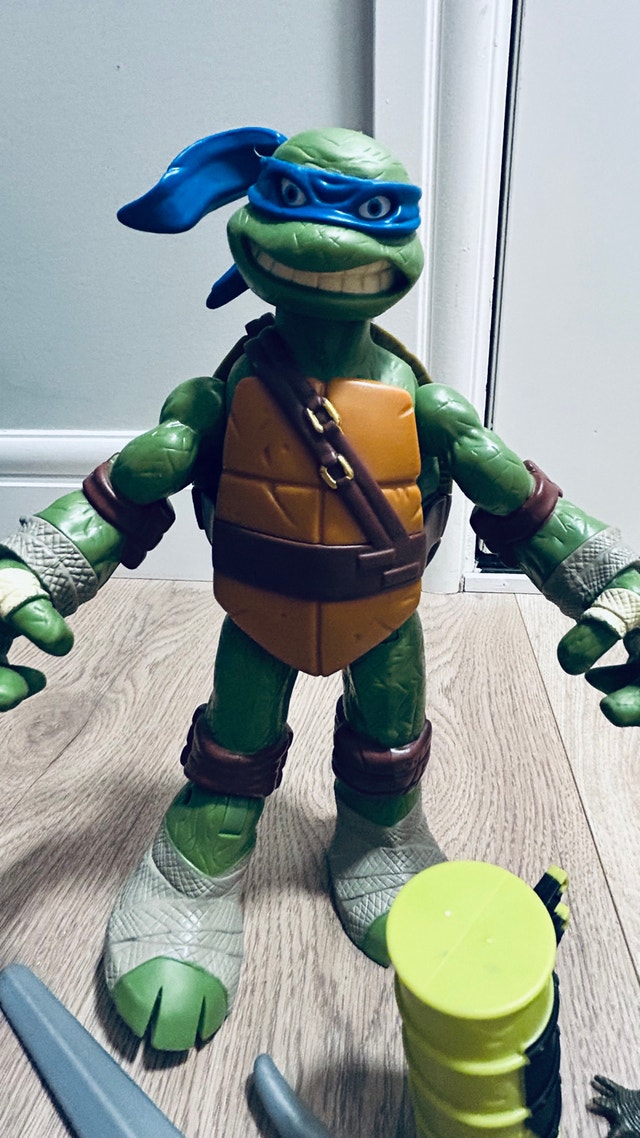 Teenage Mutant Ninja Turtles Leonardo Figure 2012 + Accessories - photo 2