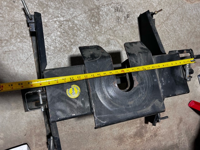 DSP Fifth Wheel Hitch. Used good condition - photo 2
