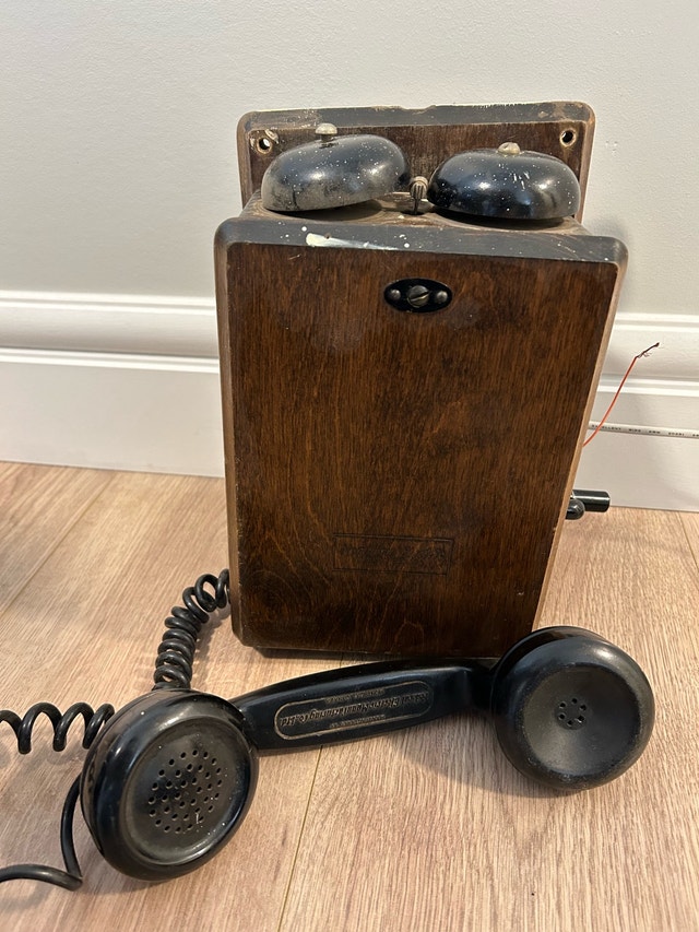 1933 Northern Electric Telephone, Model 717 Hand Crank