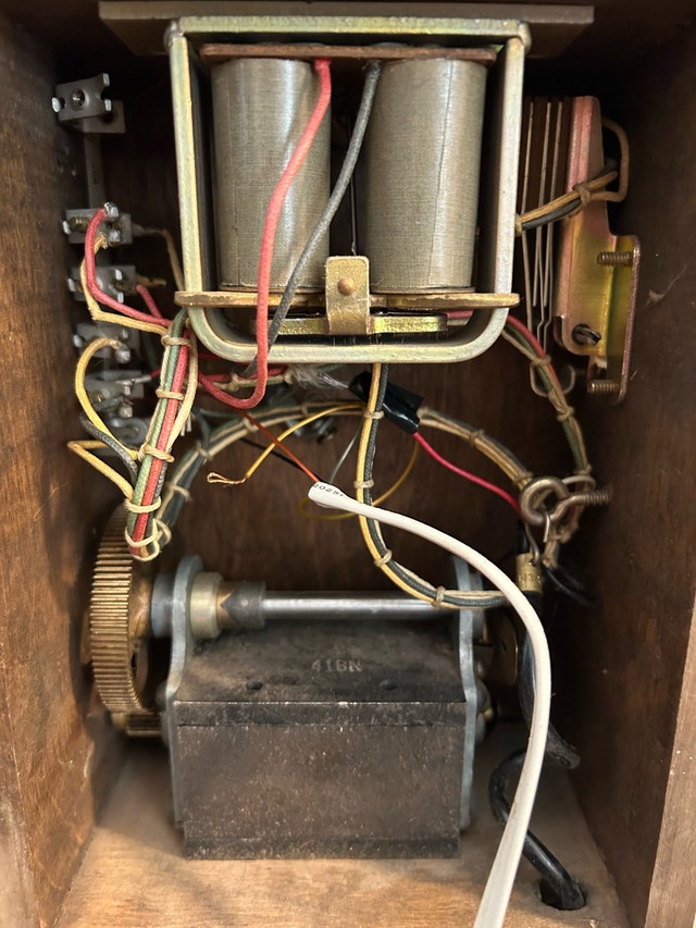 1933 Northern Electric Telephone, Model 717 Hand Crank - photo 2