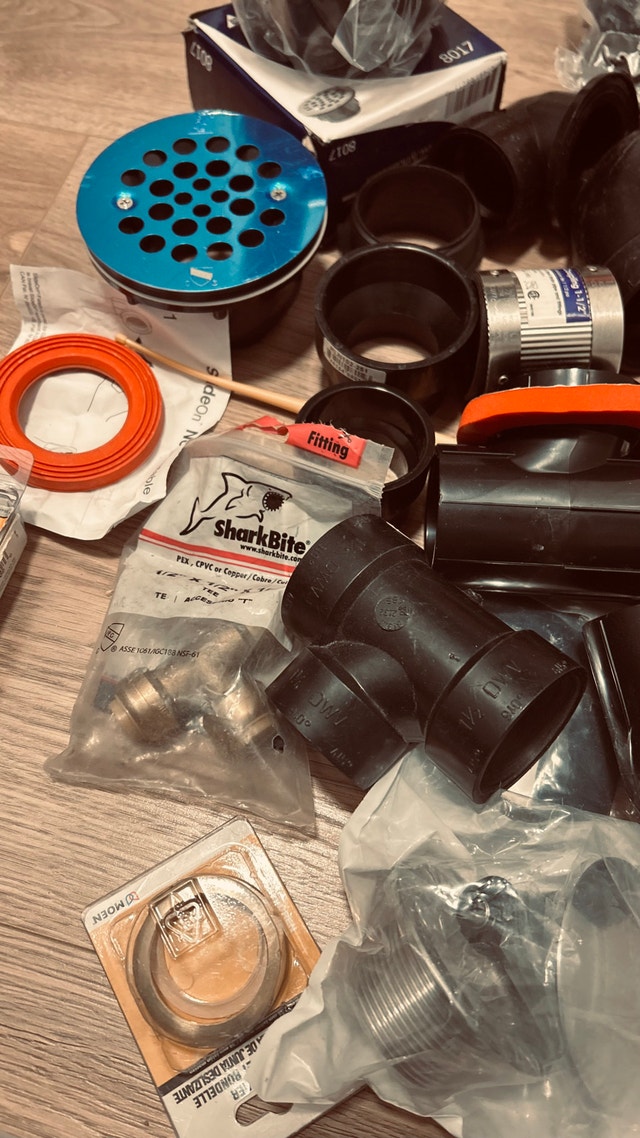 Large Lot of Plumbing / Drainage Parts & Fittings – ABS/PVC Mix - photo 4