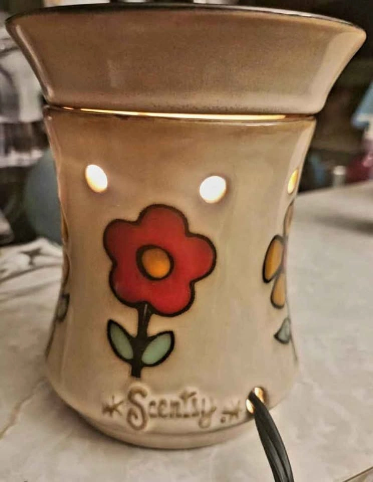 Scentsy Floral Design Wax Warmer with Wax - photo 2