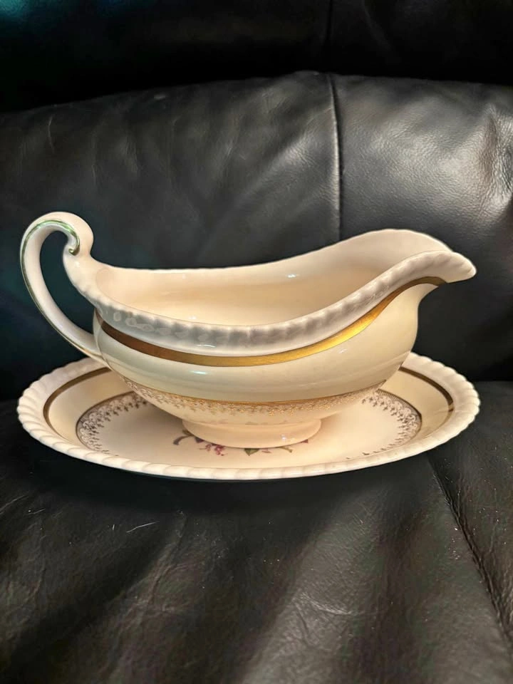 Vintage Johnson Brothers Gravy Boat & Underplate Set - Windsor W