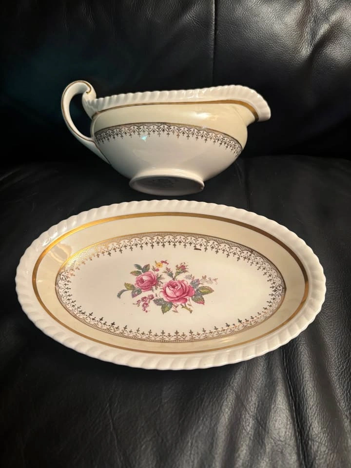 Vintage Johnson Brothers Gravy Boat & Underplate Set - Windsor W - photo 2