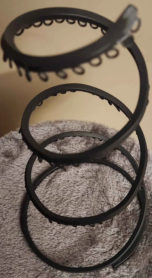 Black spiral earring holder - photo 2