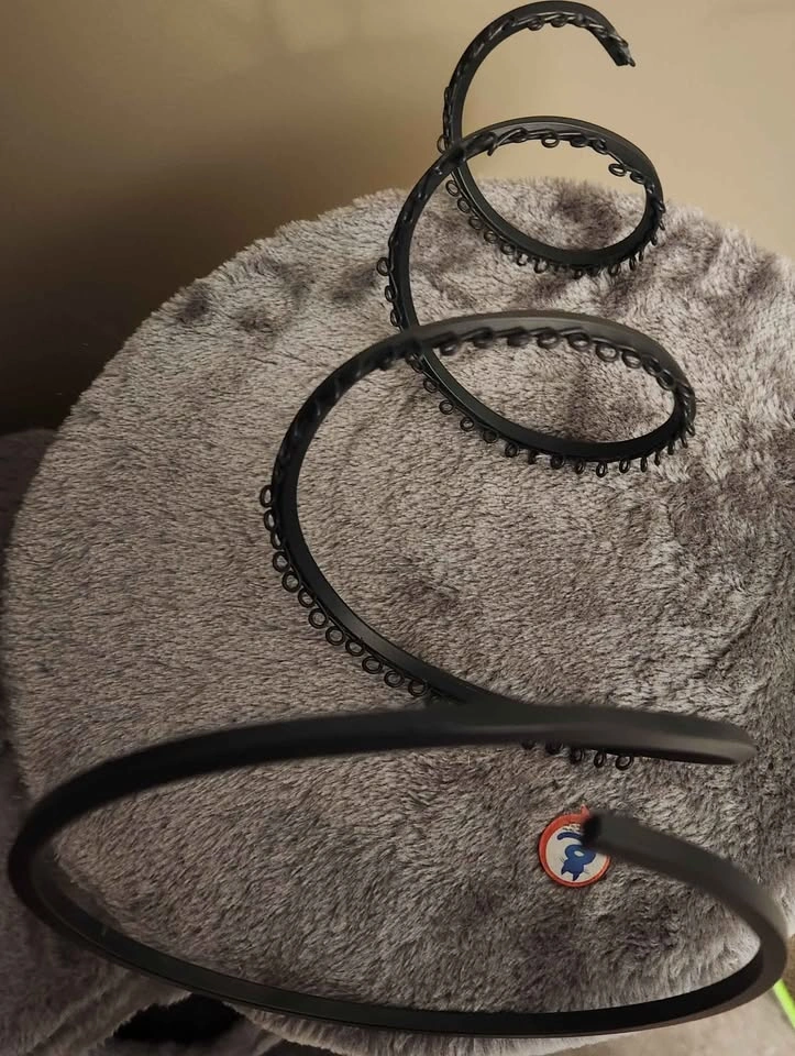 Black spiral earring holder - photo 3