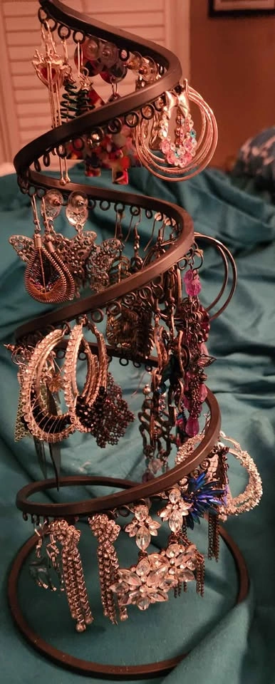 Black spiral earring holder - photo 4