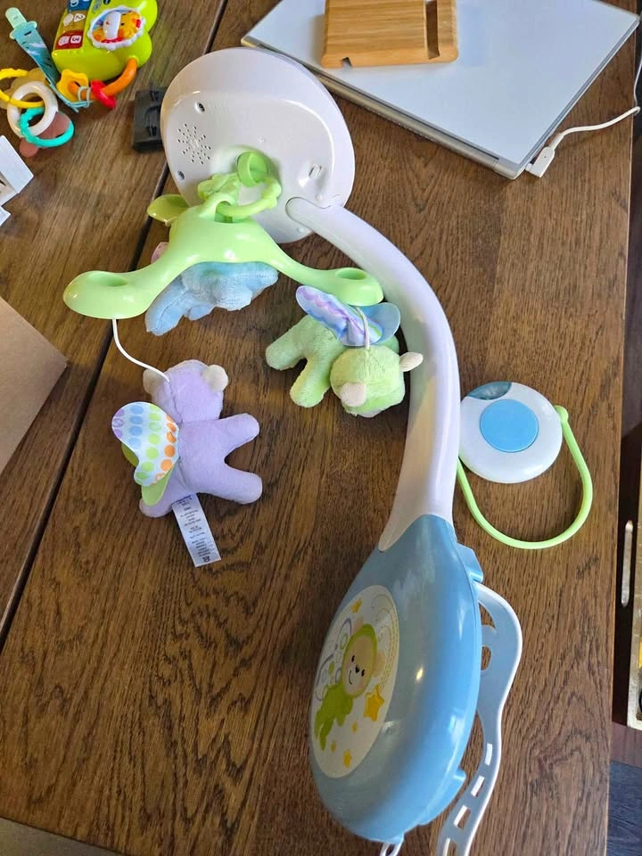 Baby crib mobile