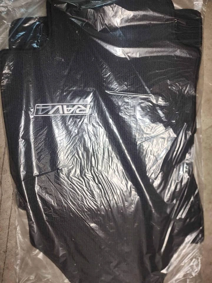 Toyota RAV4 Carpet Floor Mats (2019-2023) - photo 2
