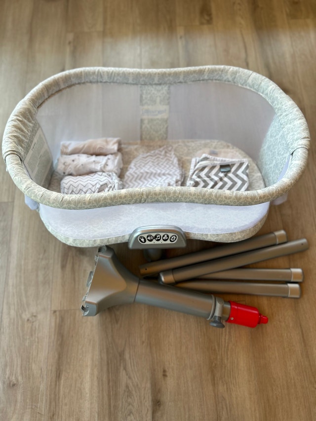 Halo Swivel Bassinet