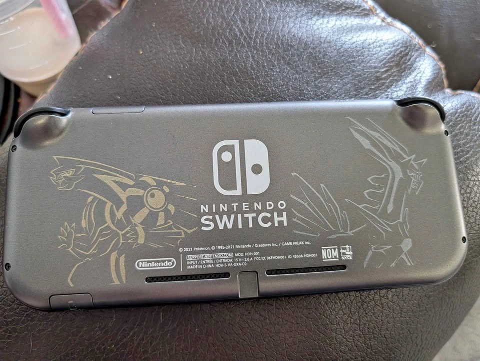 Nintendo Switch Lite - Pokémon Dialga & Palkia Edition + Case