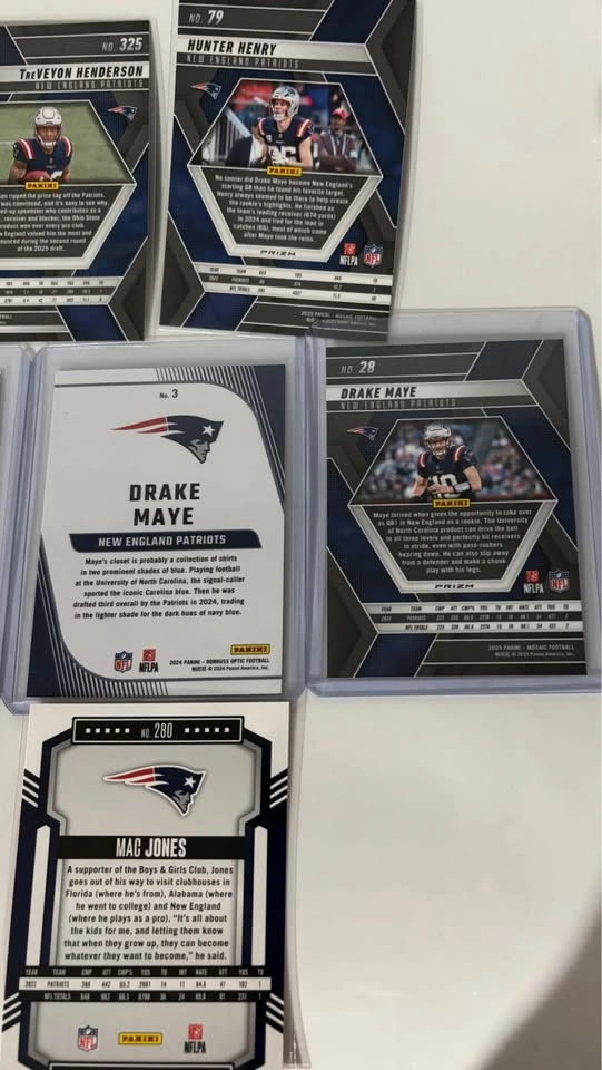 New England Patriot Football Card Lot - Drake Maye Rookie Cards - photo 4