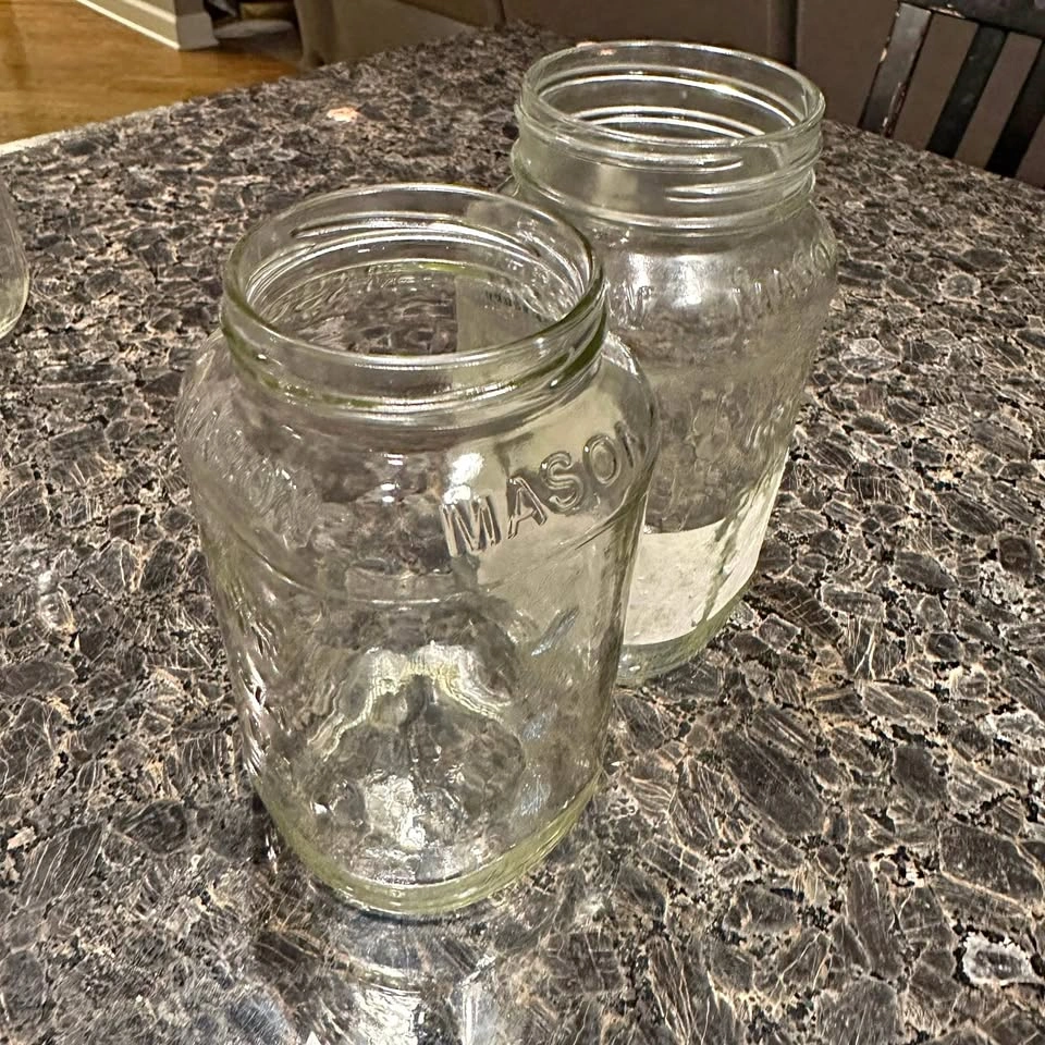 2 Mason Jars - 1 Pint