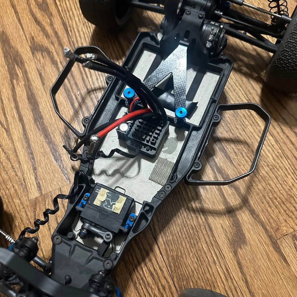 Team Associated Sc5M Short Course RC Truck - photo 4