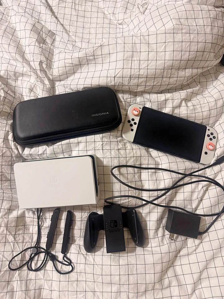 Nintendo Switch OLED with Accessories [PICKUP]