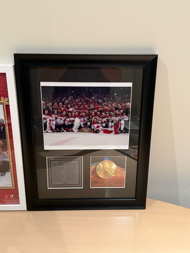 Team Canada Hockey Memorabilia - 2002 & 2010 Olympic Champions - photo 3