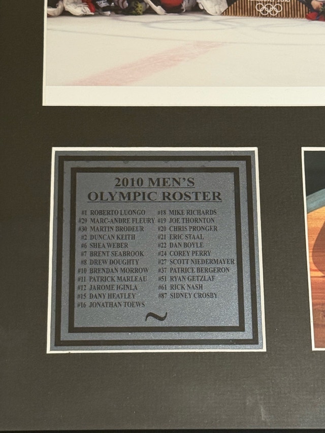 Team Canada Hockey Memorabilia - 2002 & 2010 Olympic Champions - photo 5