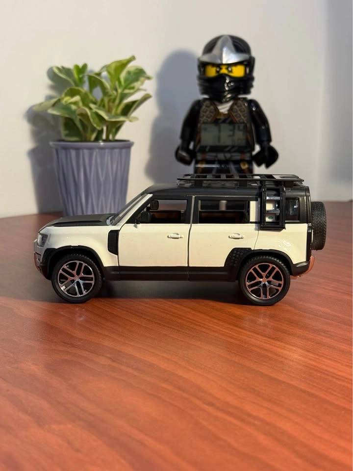 Land Rover Defender 110 Diecast Model 1:24 Scale - photo 2